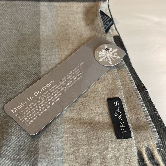 NWT V. Fraas Cashmink Scarf Unisex Christmas - Picture 2 of 6